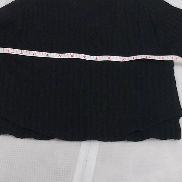 Aritzia Babaton Knit crop fits XS or XXS - Picture 6 of 10